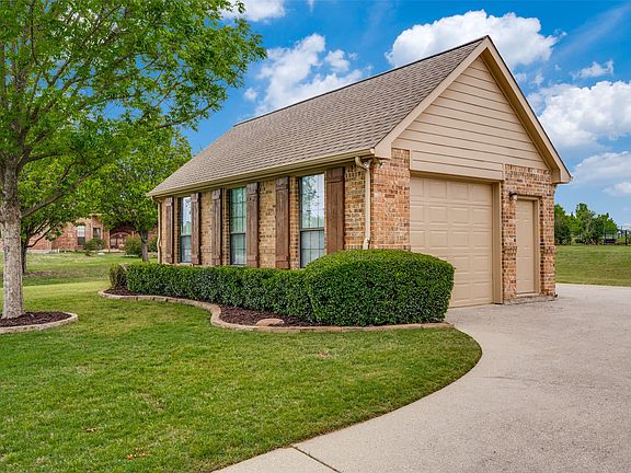3rd image of 501 Arthur Ct