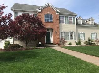 18 Lucille Ct, Piscataway, NJ 08854