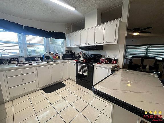 3rd image of 462 Greenwood Ln