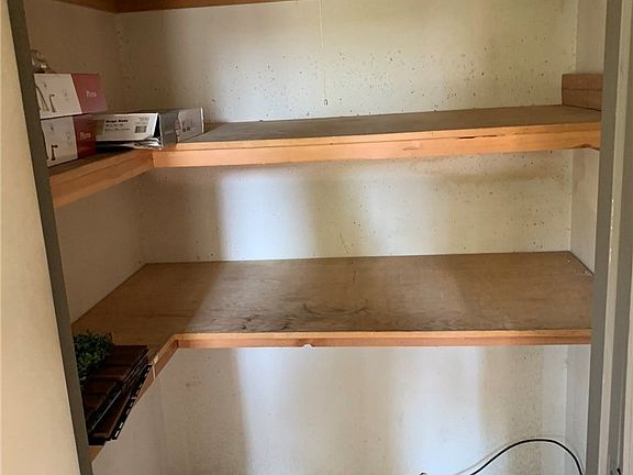 5th image of 15511 Sherman Way APT 16