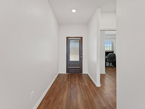 3rd image of 797 Hawthorn St