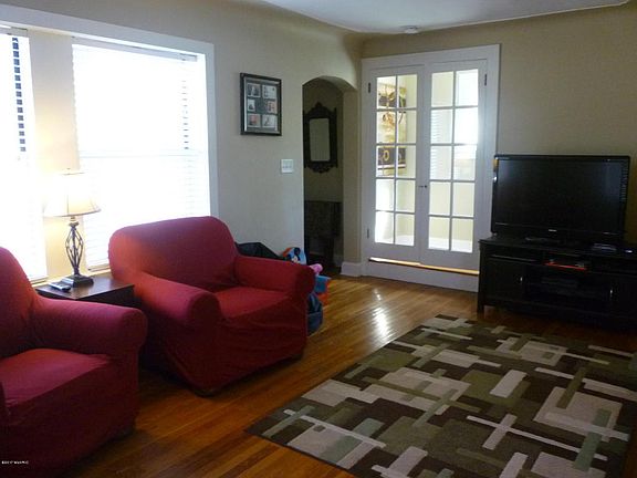 2nd image of 124 43rd St SE