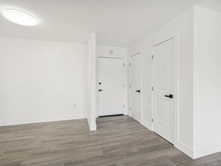 3704 Broadway #206 — Photo 6