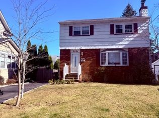 210 Burns Way, Fanwood, NJ