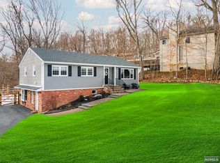 23 Tecumseh Trl, Oakland, NJ 07436
