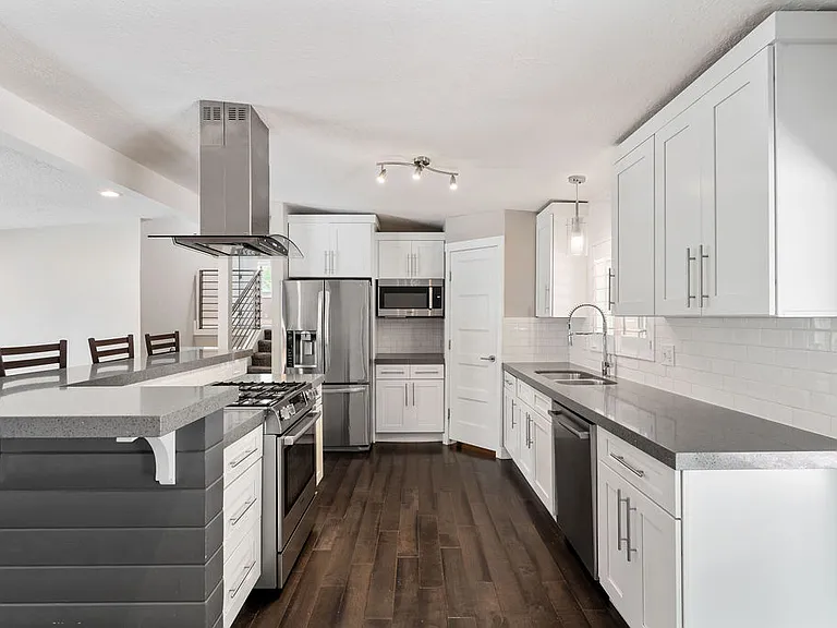 3395 E Larchmont Dr — Photo 15