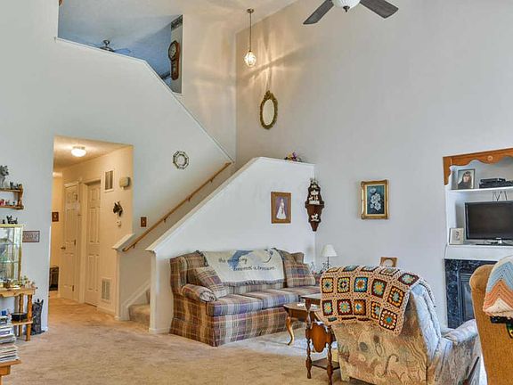 3rd image of 6201 Albany Way Dr