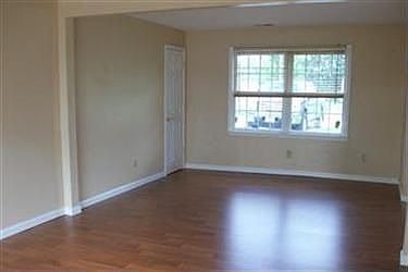 4th image of 1820 Pinewood Dr