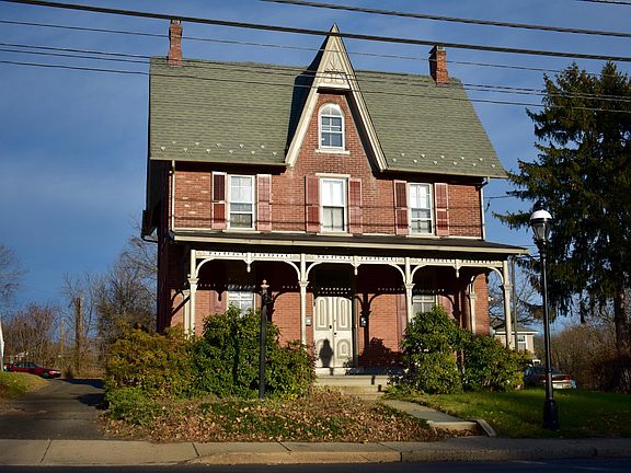 Apartment includes 2nd and 3rd floors.