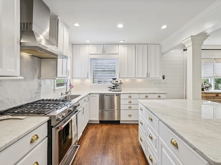 2325 Pine Grove Dr NW — Photo 3