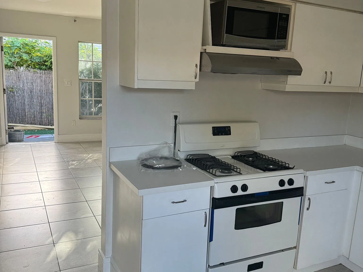 2 bed, 1100 sqft, $1,950 — Photo 4