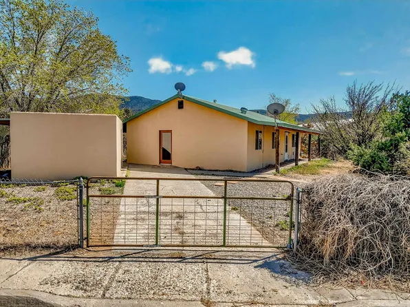 330 La Luz Dr, Taos, NM 87571