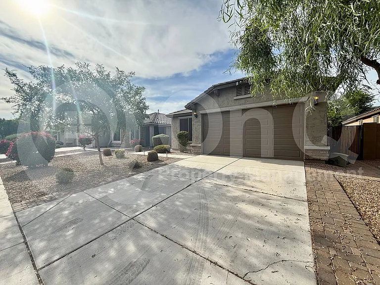 9560 W Weeping Willow Rd — Photo 2
