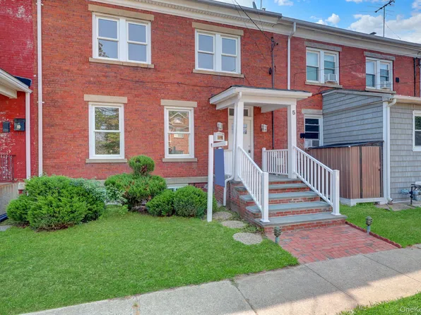 5 Columbia Street, Farmingdale, NY 11735
