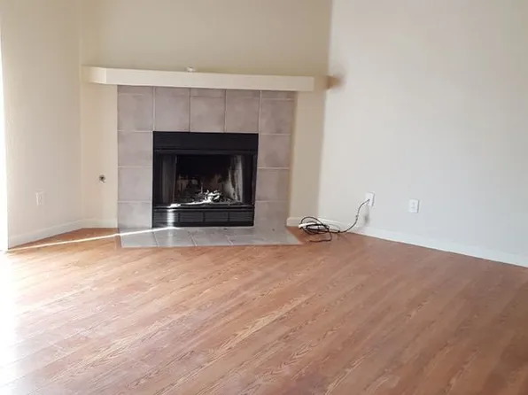 1341 Spring Ct, Hanford, CA 93230