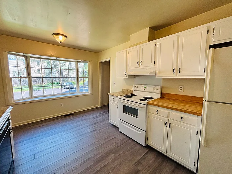 105 Sherwood Ct — Photo 6