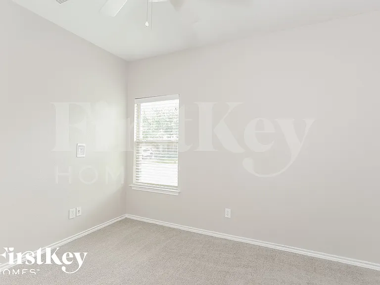 600 W Bend Blvd — Photo 13