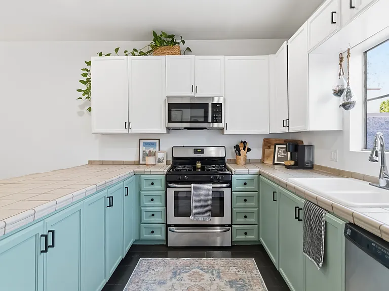 856 W Beach Ave — Photo 5