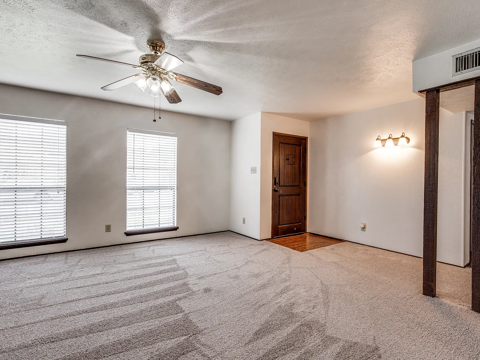 Fort Worth, TX - House - $2,095.00 Available June 2024 — Photo 2