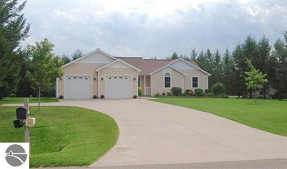 2nd image of 887 Francis Dr