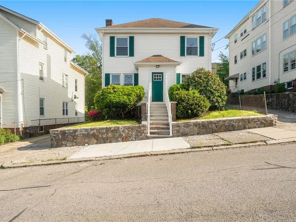 44 Clyde St, Pawtucket, RI 02860