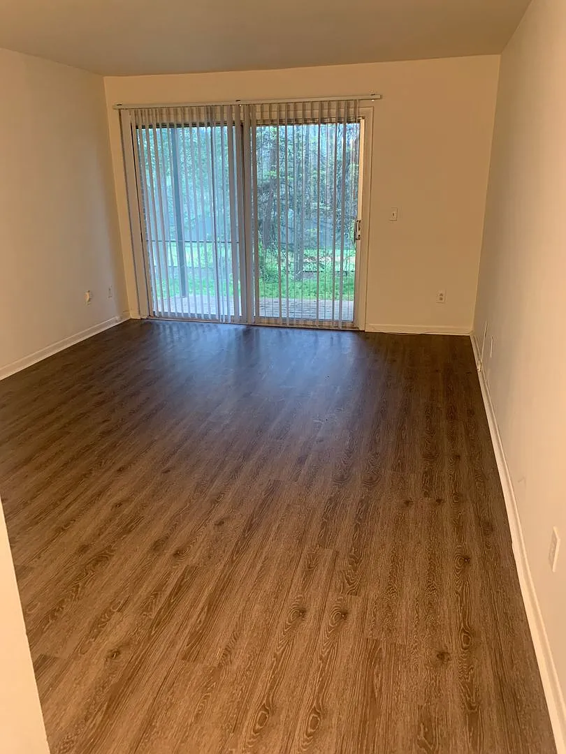 1 Bedroom 1Bath Condo Available with Water Great move in Special — Photo 3