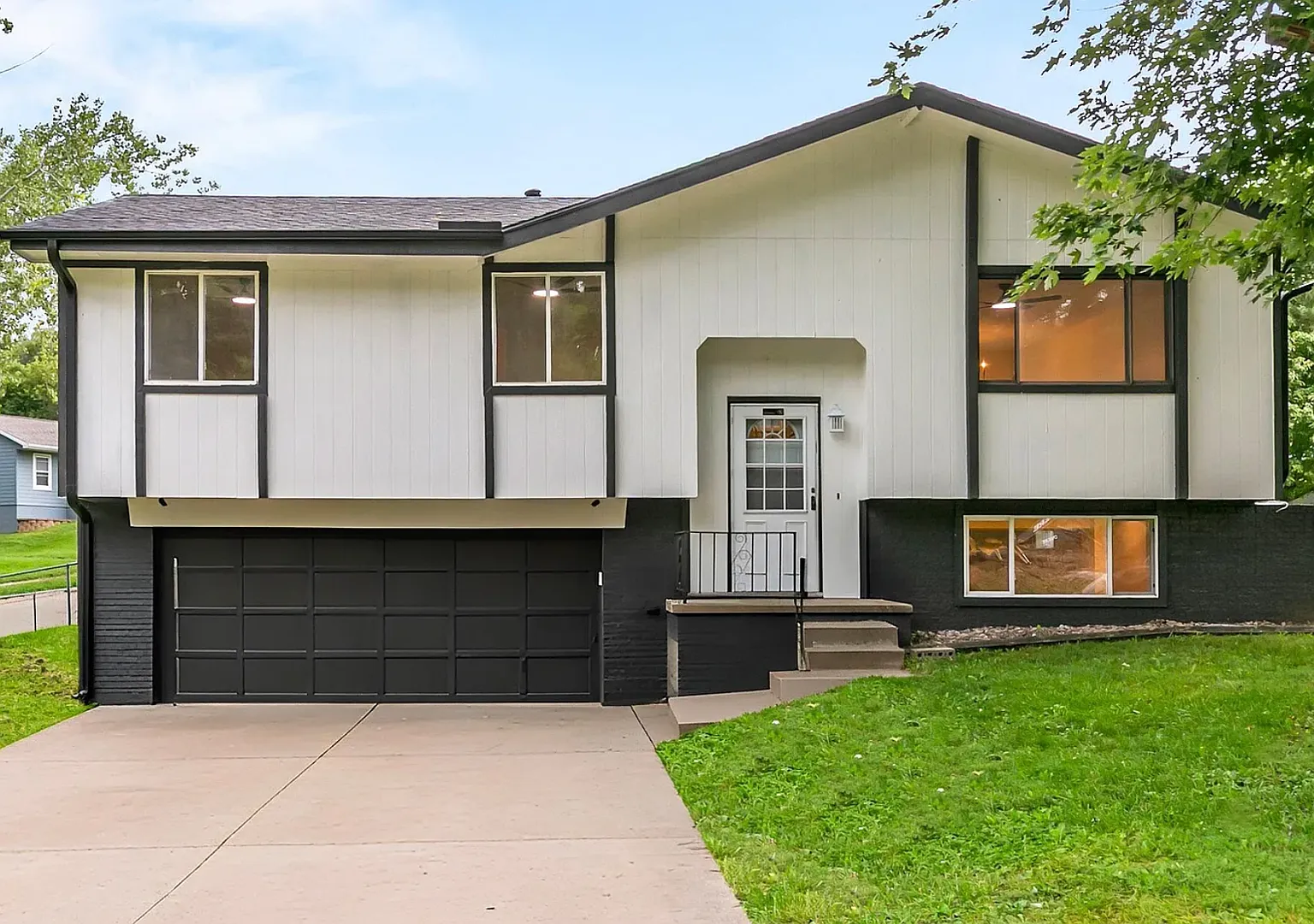 Beautifully Remodeled 3-Bedroom Home in Florence with Finished Basement & Large Corner Lot — Photo 1