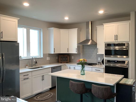 3rd image of 17 Heron Ln