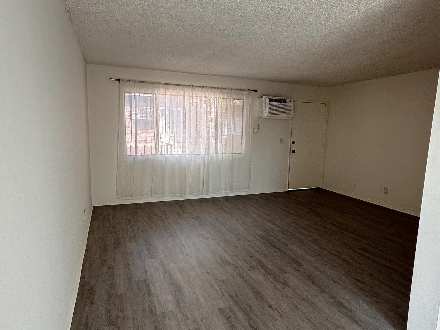 2 bed, 990 sqft, $2,300 — Photo 4
