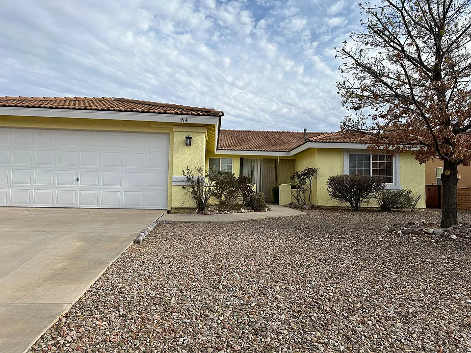 914 E Saguaro Dr
