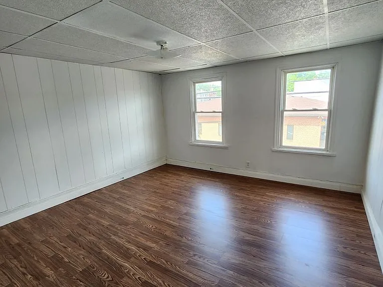 1517 Walnut St — Photo 9