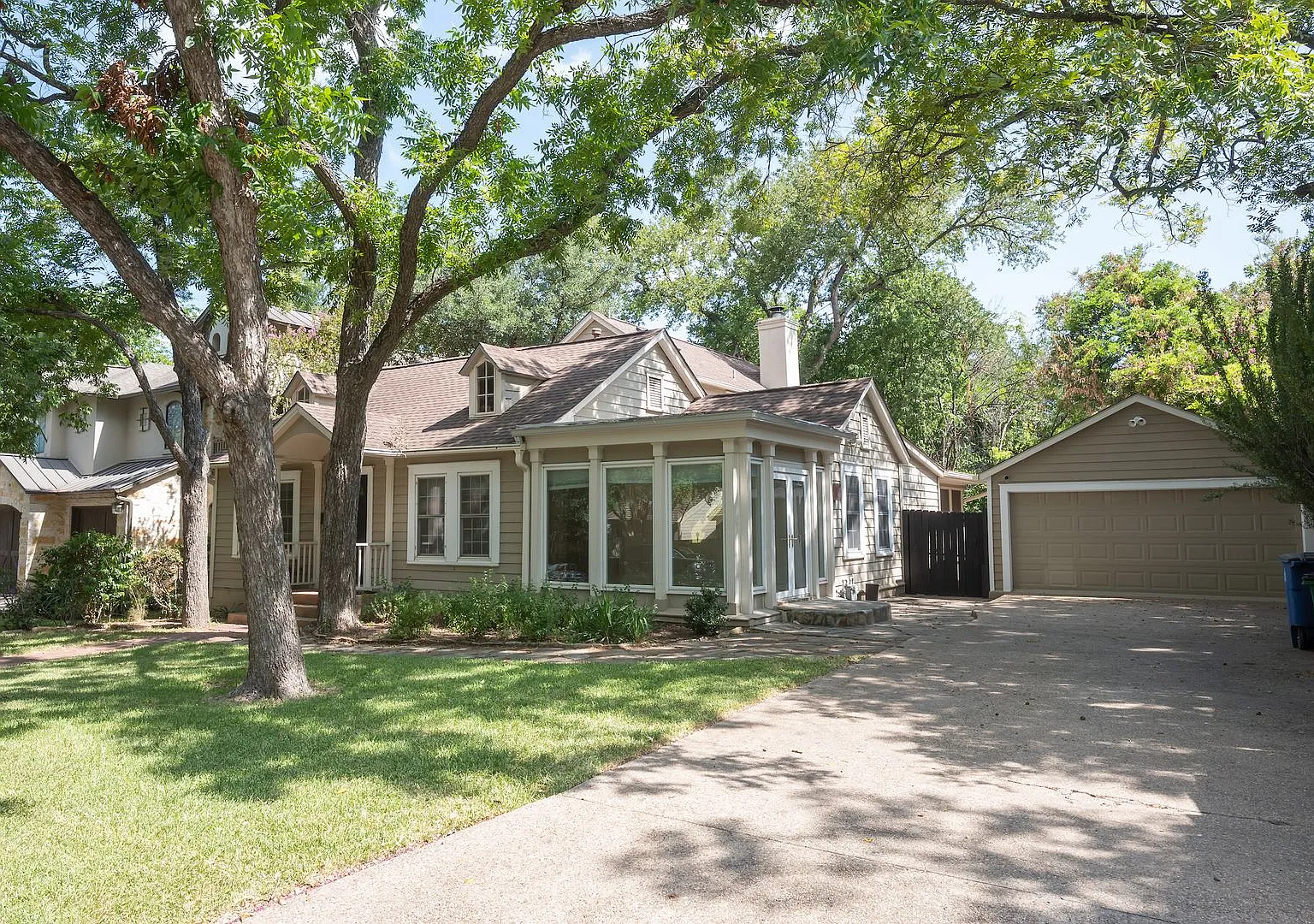 Adorable Enfield Home With Detached Studio Garage — Photo 3