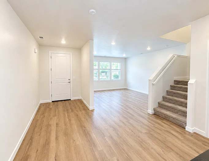 3 bed, 2.5 bath, 1879 sqft, $2,450 — Photo 3