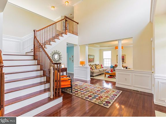 3rd image of 771 Rachel Dr