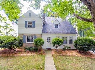 227 W Cooke Rd, Columbus, OH 43214