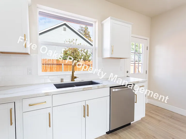 811 1/2 Natoma St — Photo 6