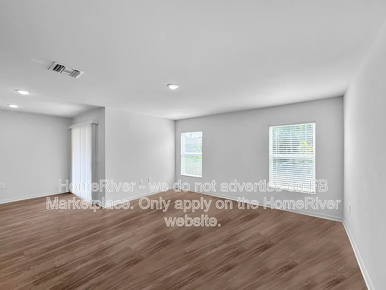 4748 NW 39th Pl — Photo 6