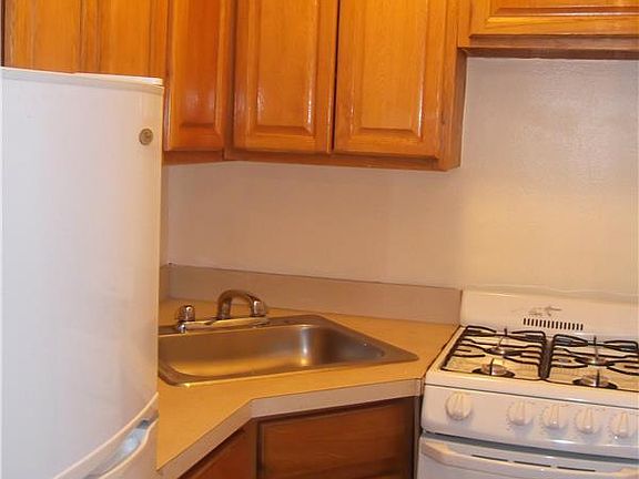 5th image of 31 W 69th St Ofc 2