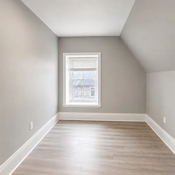 1049 Pleasant St #4 — Photo 7