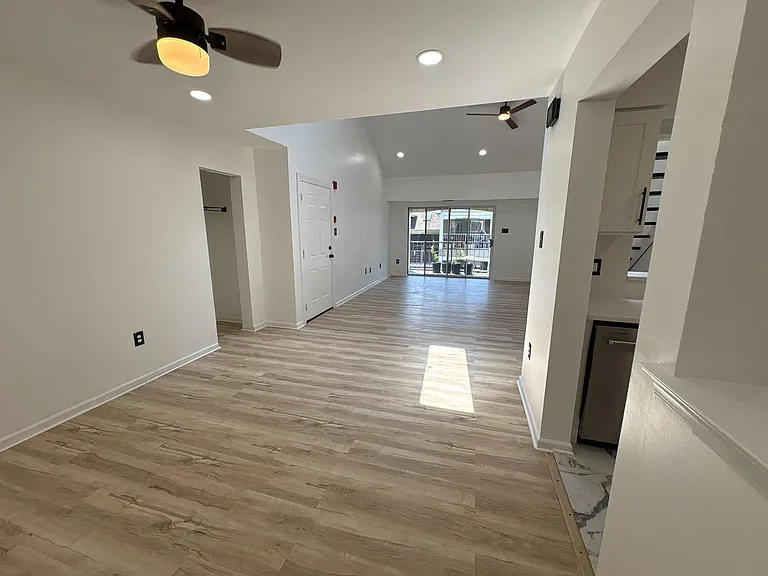 72304 Delaire Landing Rd #304 — Photo 12
