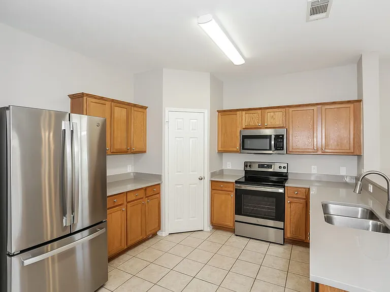 7633 Hollow Forest Dr — Photo 8
