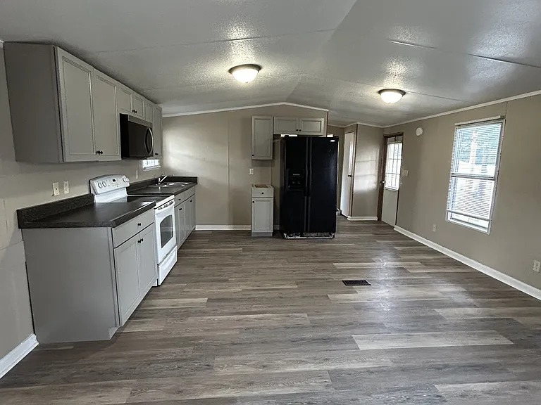210 Tyler St — Photo 5