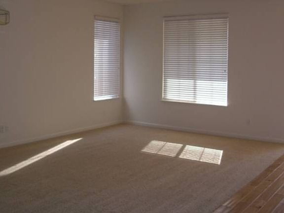 3rd image of 2289 Hampshire Dr