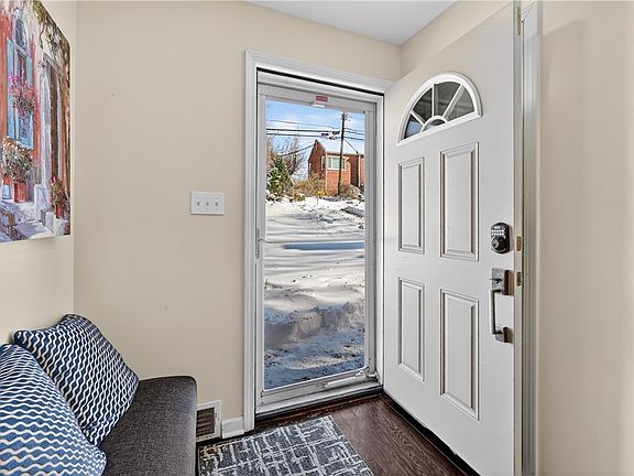 4th image of 19 Locust Ln