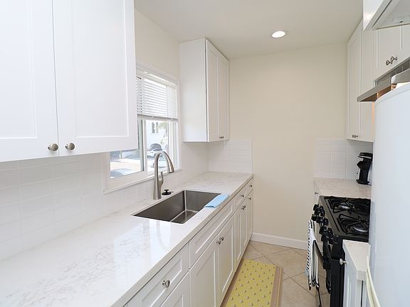 5th image of 330 Avenida Cabrillo APT 2