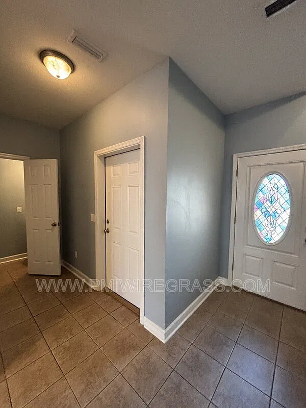 3 bed, 2.5 bath, $1,600 — Photo 4