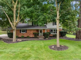 8320 Allen Rd, Clarkston, MI 48348