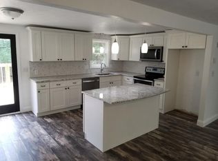 11 McFarlin Rd, Carver, MA 02330