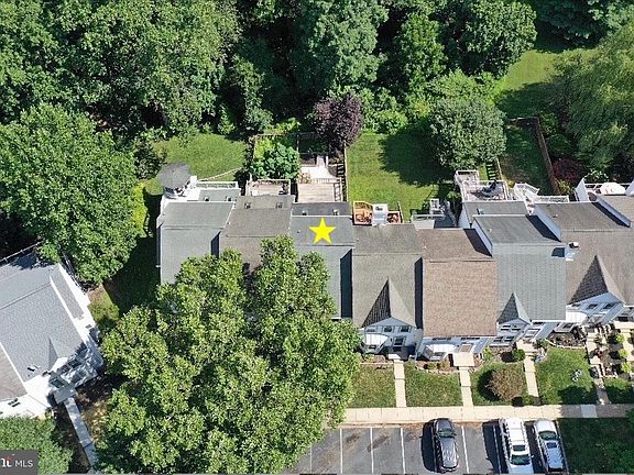 3rd image of 1336 Bennett Pl