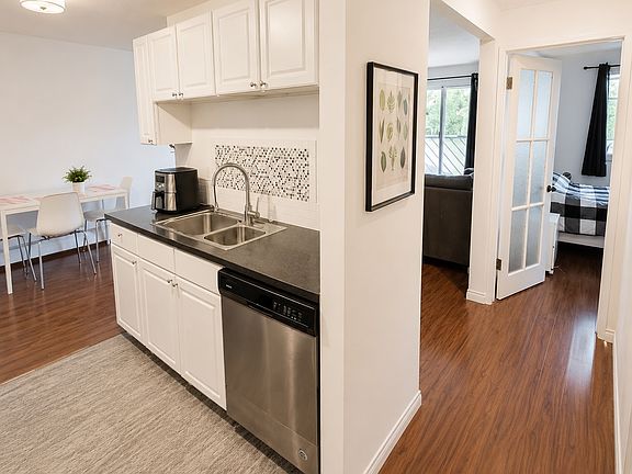 4th image of 1513 26th Ave SW #108